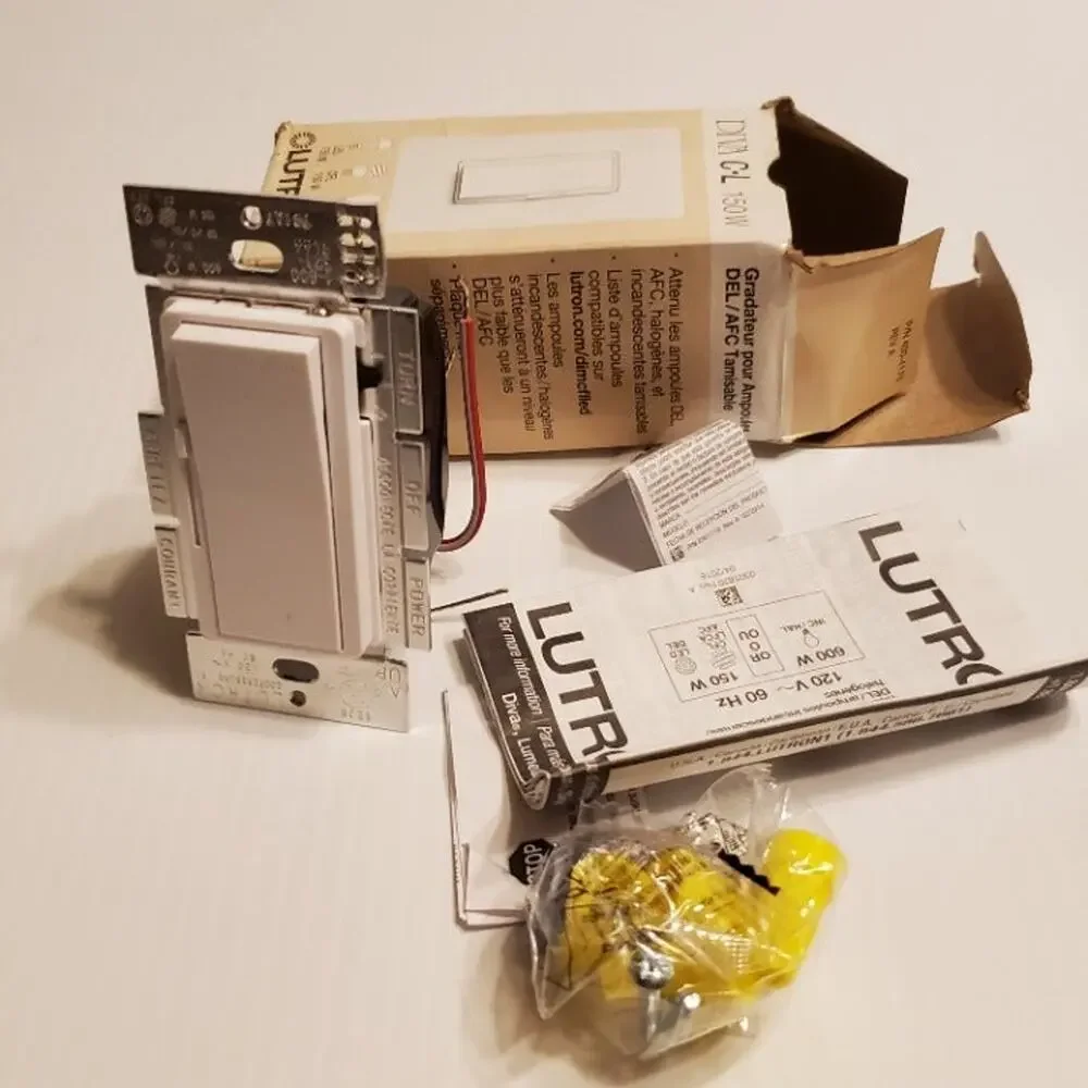 Lutron Diva  Dimmer DVSCCL-153P Snow New open box